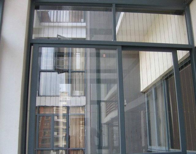 封阳台应该用铝合金还是断桥铝？在封阳台的时候使用哪些材料更合适吗？